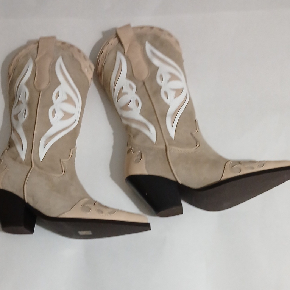 NEW Toral Tan and White Heeled Boots with Western Flair (NEW) Without Box. - Picture 6 of 7